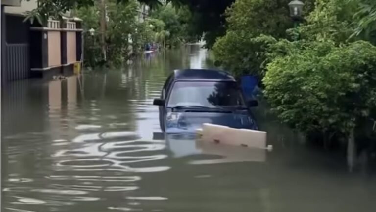 Kawasan Tlogosari Semarang Alami Banjir