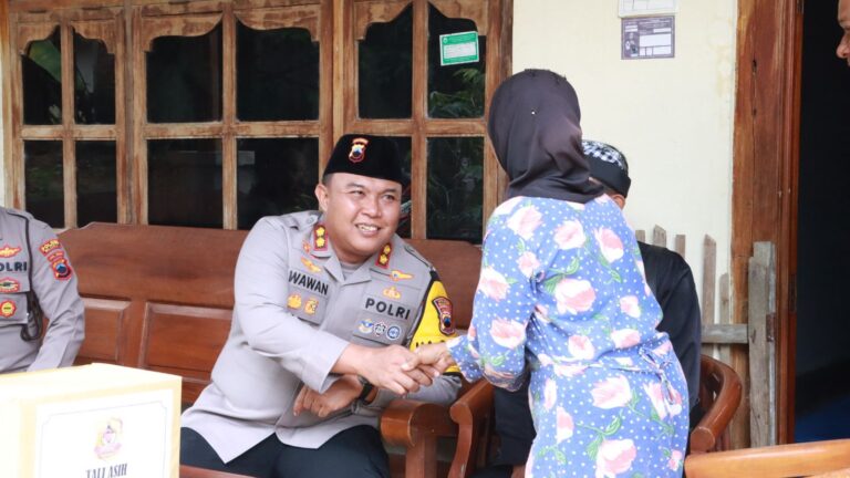 Kapolres Blora Berikan Tali Asih kepada Keluarga Korban Kecelakaan Kerja di PKU Muhammadiyah