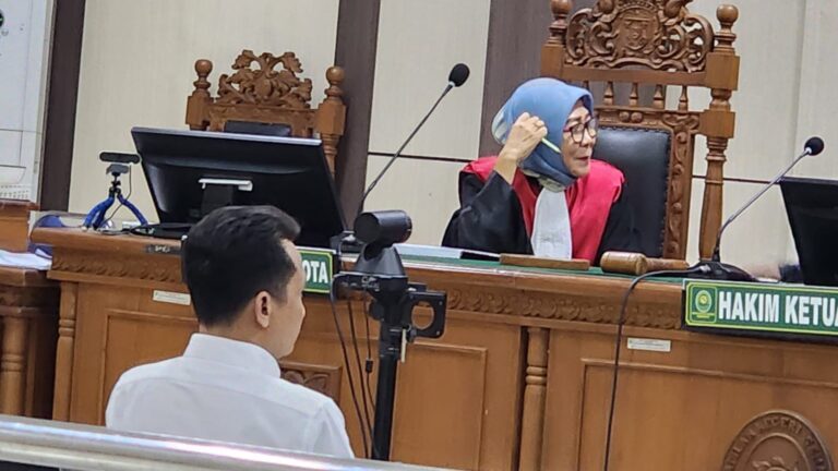 Hakim Tolak Eksepsi Zaini Makarim