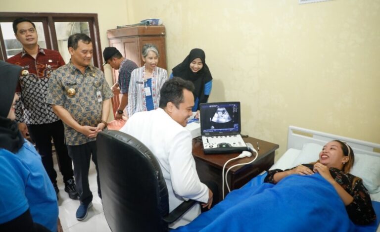 Gubernur Luthfi Luncurkan Speling, Warga Bisa Periksa Kesehatan Gratis di Balai Desa