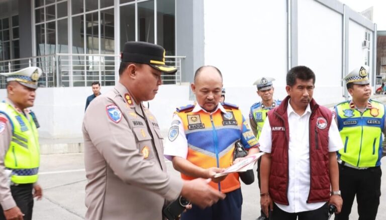 Ramp Check di Terminal Cepu, Kapolres Blora Ingatkan Driver Bus Jaga Keselamatan