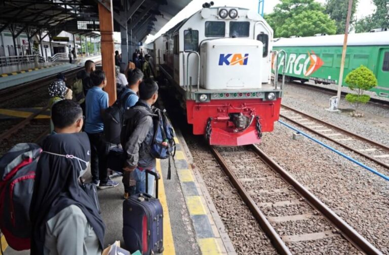 Daop 4 Semarang Operasikan KA Tambahan Lebaran Semarang-Jakarta Mulai 30 Maret 2025
