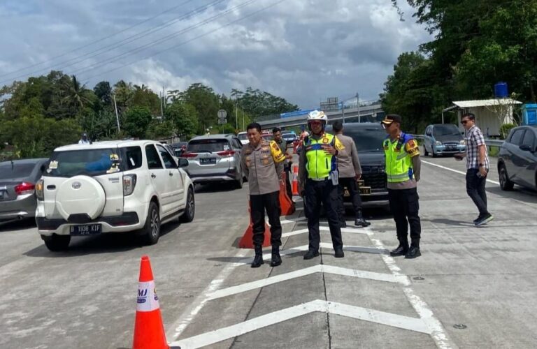 Kapolda Jateng Pantau Arus Mudik di Simpang Susun Bawen