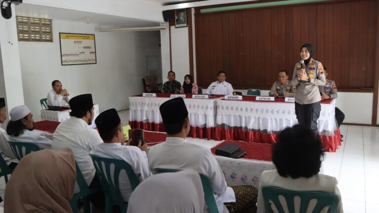 Kapolres Semarang Respon Curhatan Warga Desa Bener