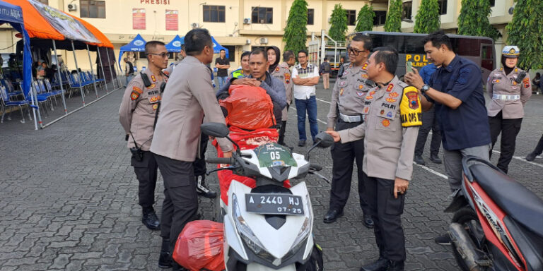 Pemudik Valet Ride Tiba di Mapolrestabes Semarang, Semringah Naik Bus Polisi dari Brebes