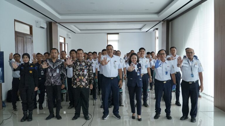 Puluhan Awak Sarana Perkeretapian Dites Urine Pastikan Angkutan Lebaran Aman