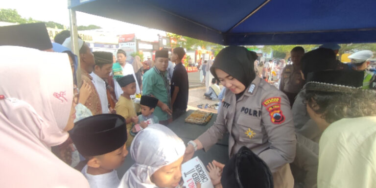 Polres Demak Berbagi Semarakkan Lebaran 2025