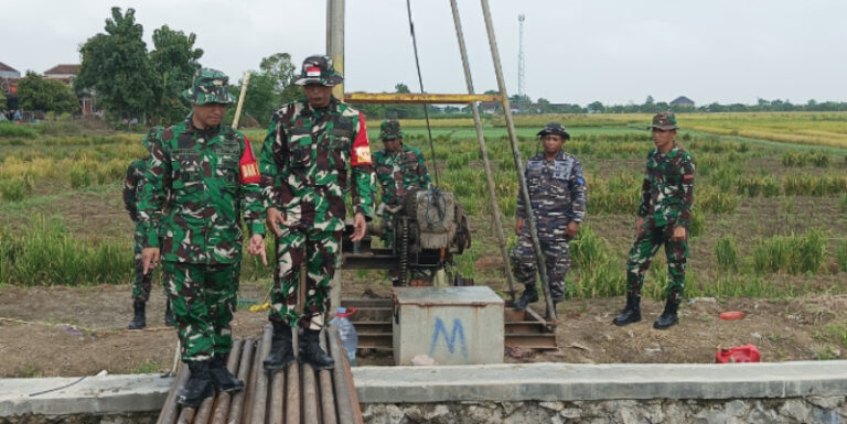 Dandim 0716/Demak Tinjau Pembuatan Sumur Bor di Desa Bandungrejo