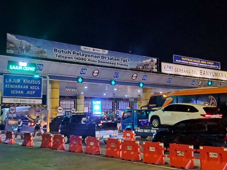 Arus Kendaraan di Tol Banyumanik Terpantau Ramai Lancar, Kapolda Jateng: Puncak Arus Balik Diprediksi Sabtu – Minggu