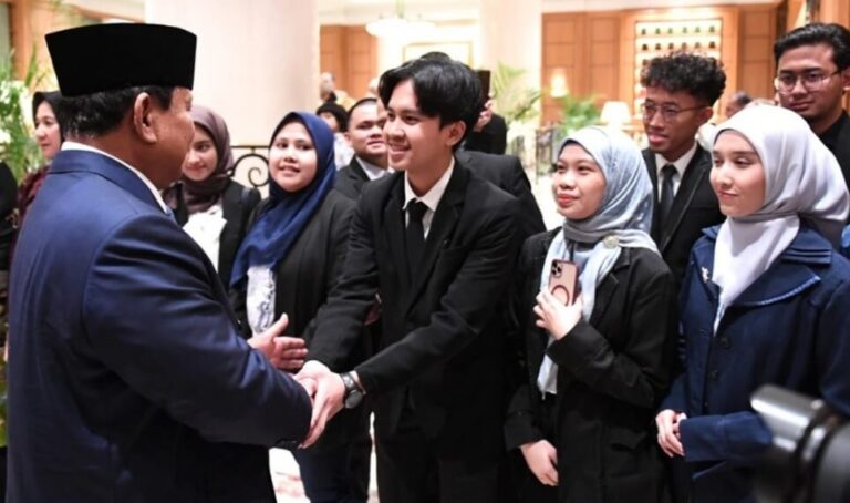 Presiden Prabowo Disambut Hangat oleh Diaspora Indonesia di Kairo