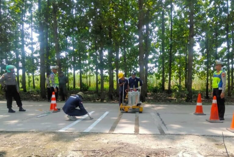 Pemasangan Pita Kejut di Blora: Upaya Cegah Kecelakaan dan Balap Liar