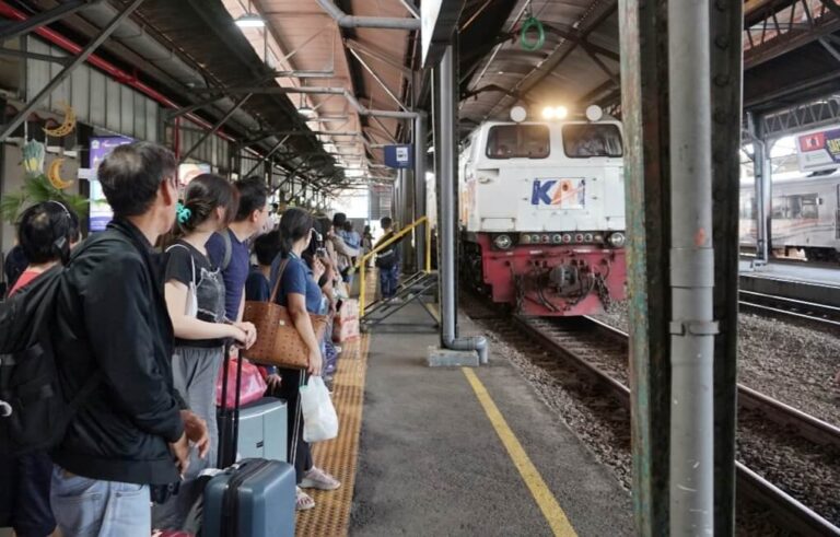 KAI Daop 4 Semarang Catat Lonjakan Penumpang Kereta Api, Hampir 88 Ribu
