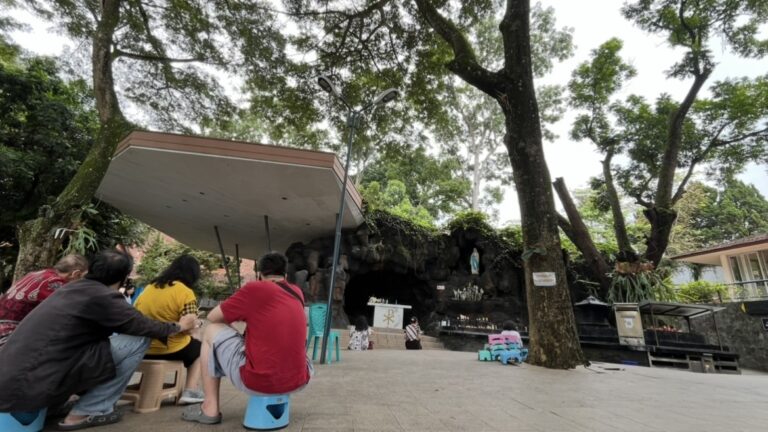 Meneduhkan Jiwa di Gua Maria Kerep Ambarawa