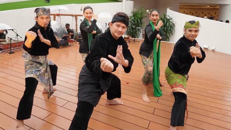 Happy Salma dan Ariel Tatum Menari Jaipong di World Expo 2025 Osaka