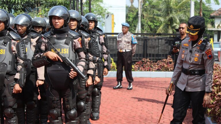 Polres Semarang Latih Personil Antisipasi Unjuk Rasa