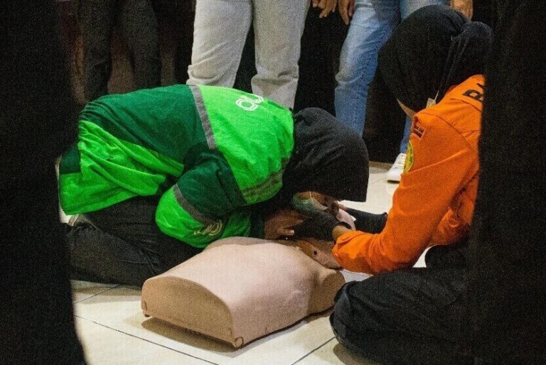 KOTUROS Kunjungi Basarnas Semarang, Belajar Bantuan Hidup Dasar