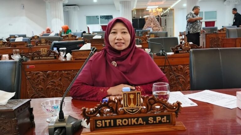Siti Roika Apresiasi Program Pembebasan Ijazah oleh Wali Kota Semarang