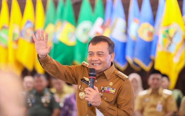 Tidak Ada Lagi Pungutan di SMA Negeri, Gubernur Luthfi: Jika Ada Segera Laporkan
