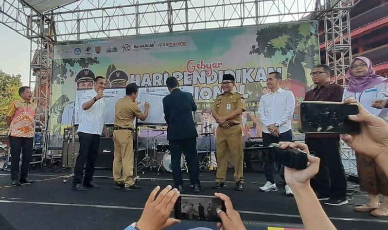 Pemkot Semarang memperingati Hardiknas 2025 di kawasan wisata budaya Sam Poo Kong, Senin (5/5).(Foto Ist)