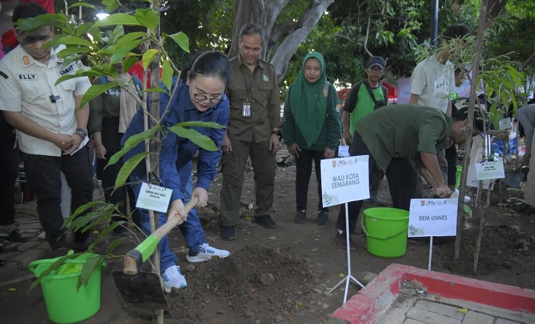 Wali Kota Semarang, Agustina, resmi meluncurkan program Zero Waste berbasis masyarakat di Hutan Kota Krobokan, Sabtu (3/5).(Dok Humas)