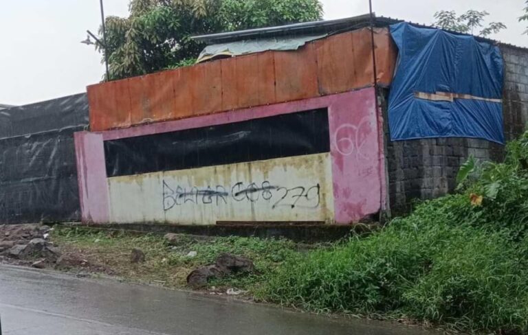 Sebuah bangunan di Desa Randugunting, Kecamatan Bergas, Kabupaten Semarang diduga digunakan sebagai gudang penyimpanan BBM bersubsidi jenis solar ilegal.(Foto Ist)