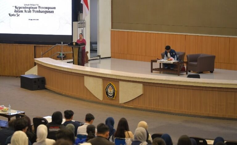 Wali Kota Semarang, Agustina, menggelar diskusi terbuka bersama BEM Undip, Minggu (4/5).(Dok Humas)