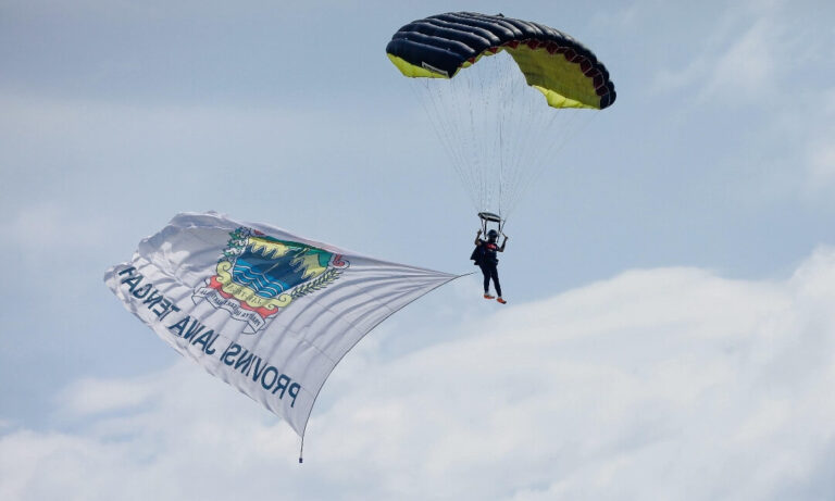 Kepulauan Karimunjawa, Jepara, menggelar Karimunjawa International Skydiving and Adventure (KISA) Boogie Woogie Jump pada 7–11 Mei 2025.(Dok Humas)