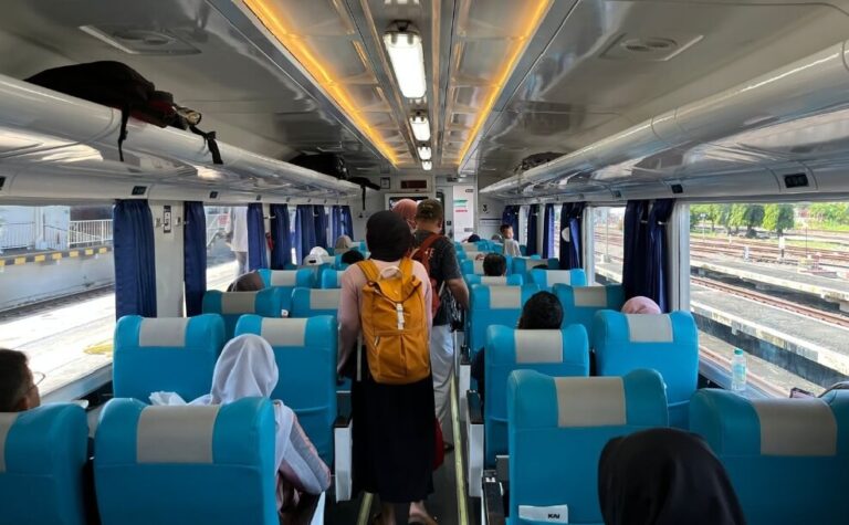 Penumpang kereta api di wilayah PT KAI Daop 5 Purwokerto.(Foto Ist)