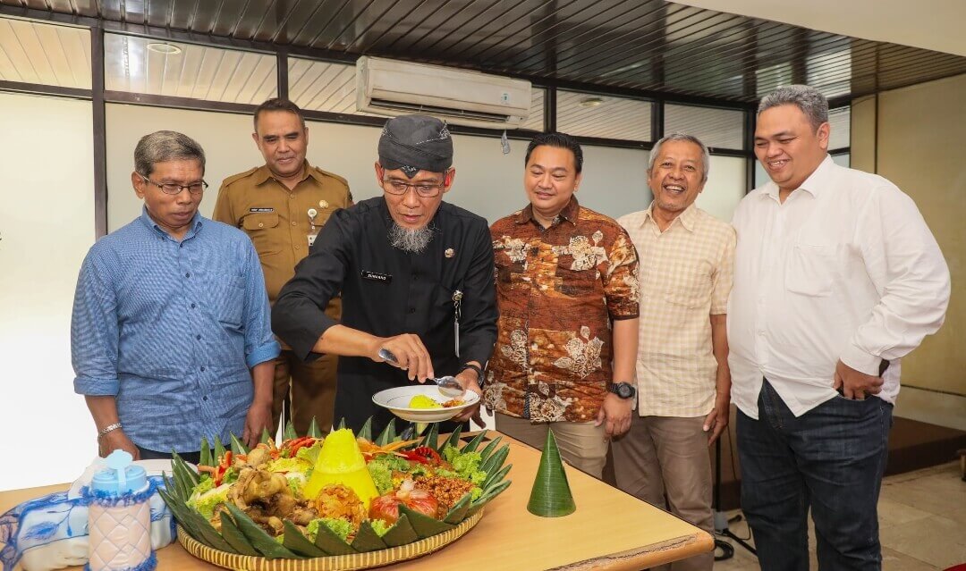Sekda Jateng, Sumarno, menghadiri peringatan HUT ke-27 FWPJT di Kantor Gubernur Jawa Tengah, Kamis (15/5).(Foto Ist)