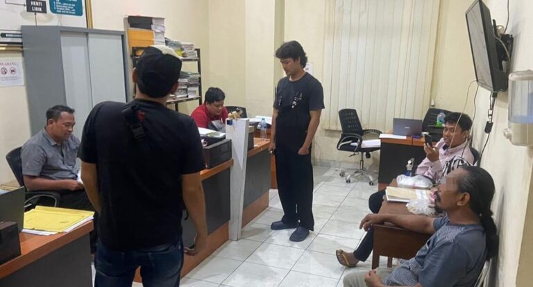 Unit Resmob dan Unit 3 Satreskrim Polres Karanganyar, berhasil menangkap buron penganiayaan yang terjadi di wilayah Kecamatan Jumantono.(Foto Ist)