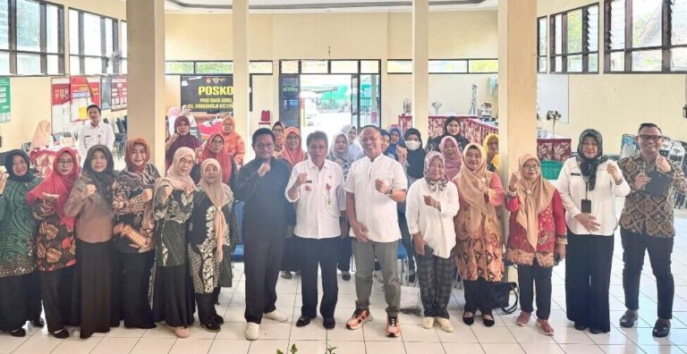 Ketua Komisi B DPRD kota Semarang, Joko Widodo, dalam kegiatan pelatihan yang digelar Dinas Perindustrian Kota Semarang di Kelurahan Mangunharjo, Tembalang, Senin (19/5).(Foto Ist)