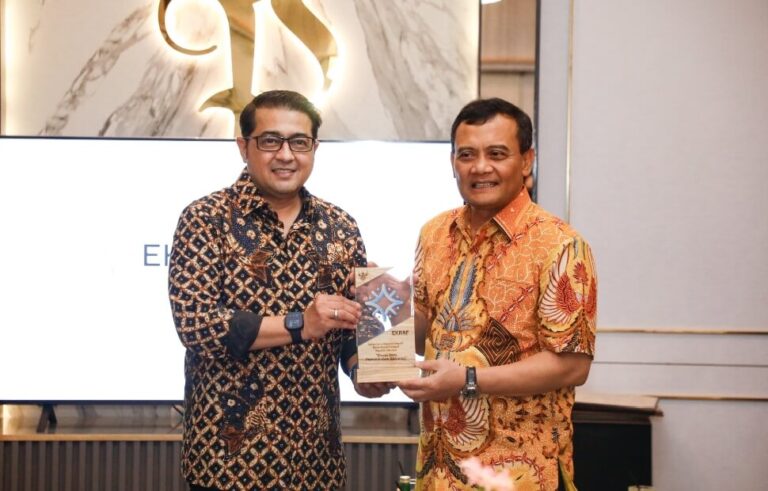 Gubernur Jateng, Ahmad Luthfi, saat bertemu dengan Menteri Ekonomi Kreatif Teuku Riefky Harsya di Jakarta, Selasa (20/5).(Dok Humas)