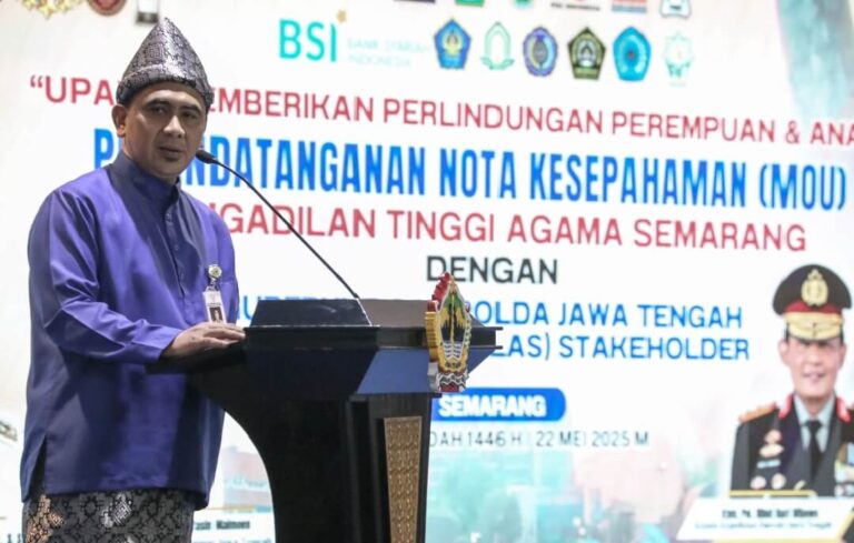 Wagub Jateng, Taj Yasin Maimoen, memberikan sambutan dalam penandatanganan perlindungan perempuan dan anak, di Grhadika Bakti Praja, Semarang, Kamis (22/5).(Dok Humas)