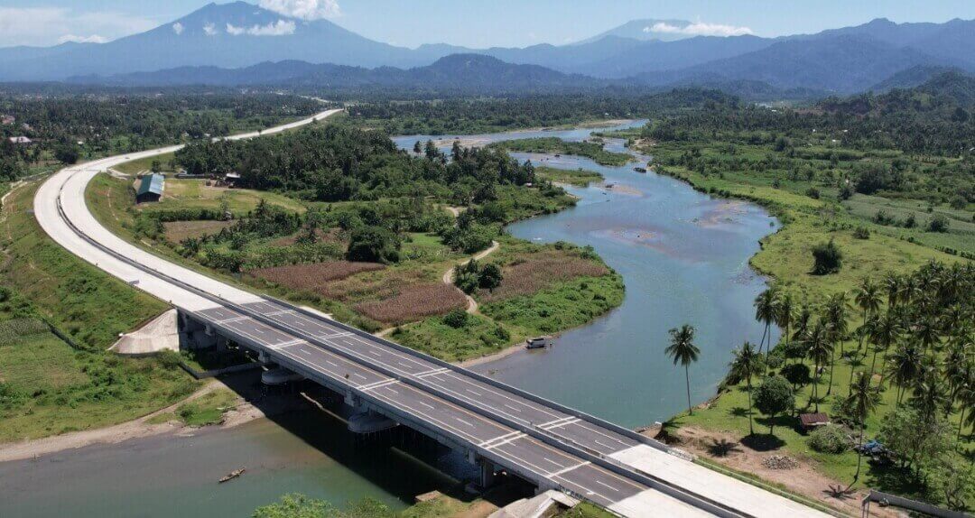 PT Semen Indonesia (Persero) Tbk (SIG) komitmen dukung pembangunan infrastruktur nasional melalui penyediaan pasokan semen khusus untuk proyek Jalan Tol Padang–Sicincin, bagian dari ruas Jalan Tol Trans Sumatra (JTTS) yang menghubungkan Padang dan Pekanbaru.