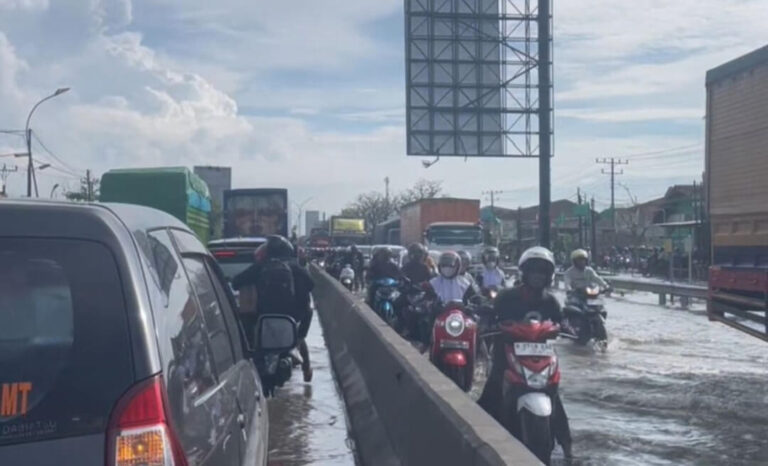 Banjir Rob didaerah pantura kian memprihatinkan, seperti wilayah sayung Demak dan juga dibeberapa titik di Kota Semarang.(Foto Ist)