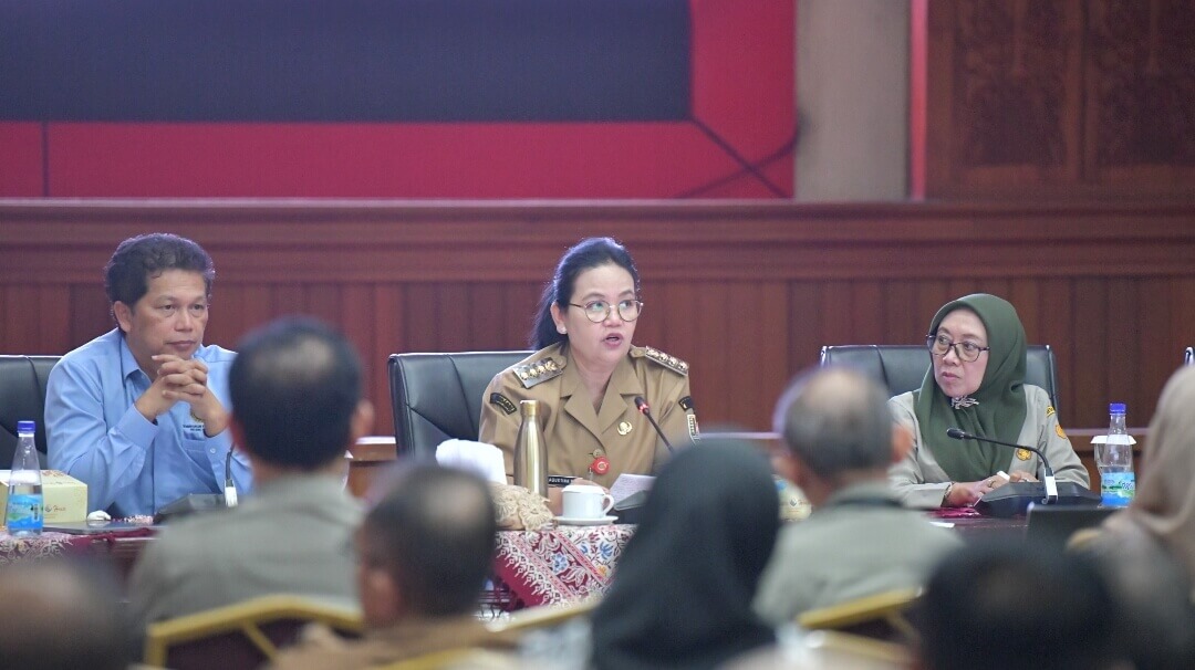Wali Kota Agustina, dalam Rapat Koordinasi Percepatan Pembentukan Koperasi Kelurahan Merah Putih di Balai Kota Semarang, Senin (26/5).(Dok Humas)