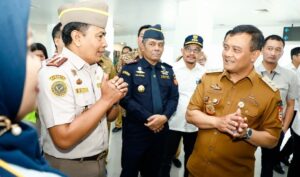Gubernur Jateng, Ahmad Luthfi saat mengunjungi bandara Internasional Ahmad Yani Semarang.(Dok Humas)
