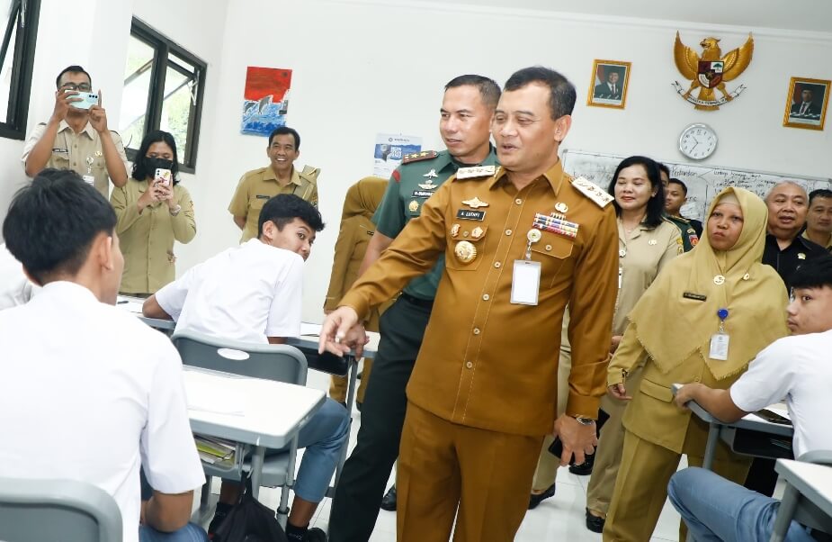 100 hari kepemimpinan Luthfi-Yasin, salah satu program unggulan adalah kemitraan pendidikan dengan sekolah swasta melalui program sekolah gratis bagi siswa miskin.(Dok Humas)