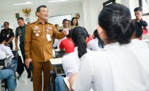100 hari kepemimpinan Luthfi-Yasin, salah satu program unggulan yang mendapat sambutan positif dari masyarakat adalah kemitraan pendidikan dengan sekolah swasta melalui program sekolah gratis bagi siswa miskin.(Dok Humas)