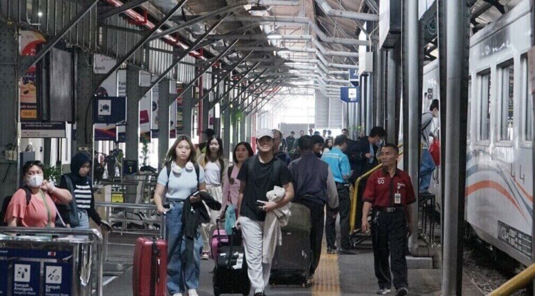 PT KAI Daop 4 Semarang mencatat lonjakan penumpang selama libur panjang memperingati Hari Kenaikan Yesus Kristus 2025.(Dok Humas)