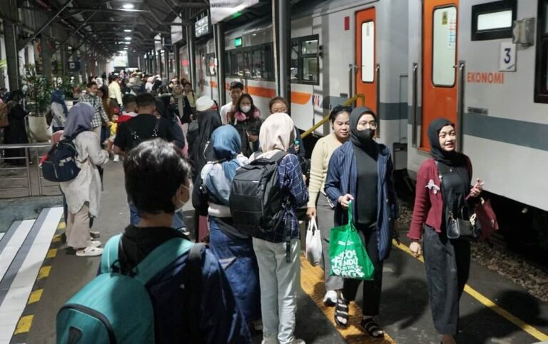 Kamis, 29 Mei 2025, dengan total 25.486 penumpang tiba di sejumlah stasiun di wilayah KAI Daop 4 Semarang.(Dok Humas)