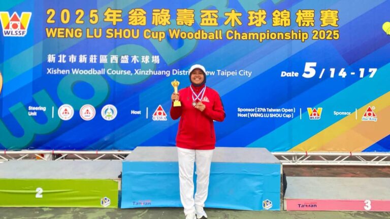 Dosen Fakultas Ilmu Keolahragaan UNNES, Dwi Tiga Putri, sukses meraih medali emas dalam ajang bergengsi 27th Taiwan Open International Woodball Championship 2025.(Dok Humas)
