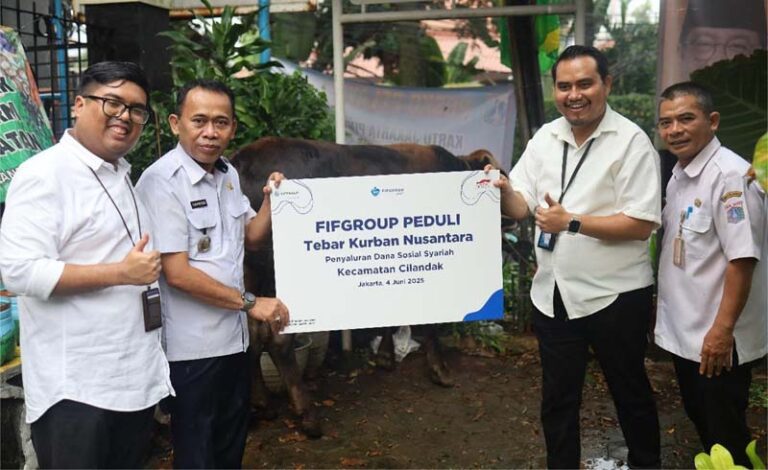 FIF Group Salurkan 501 Hewan Kurban untuk Pelosok Negeri