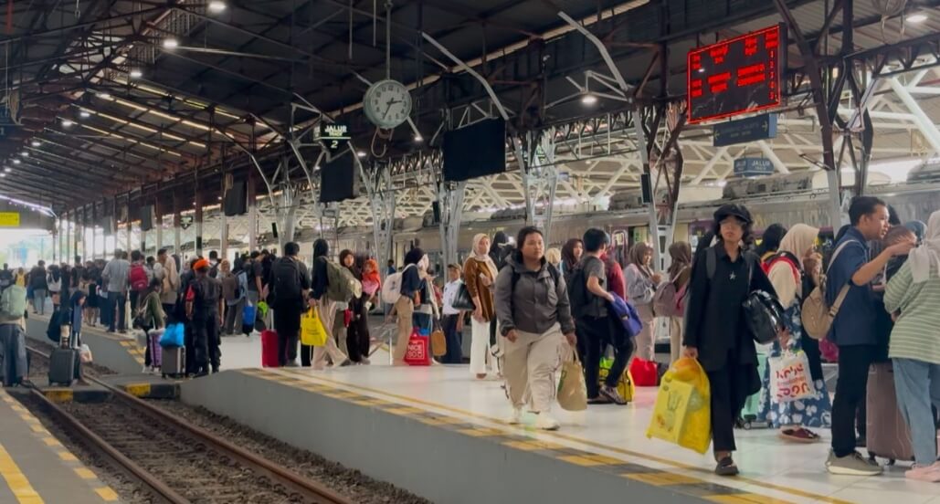 Tingkat okupansi keberangkatan dari wilayah Daerah Operasi (Daop) 5 Purwokerto melonjak signifikan pada Sabtu, 1 Juni 2025, dengan rata-rata okupansi seluruh kereta api mencapai 112%.(Dok Humas)