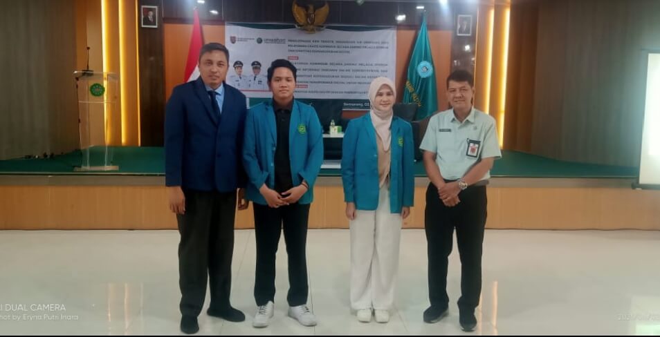 Rektor Unwahas, Prof Helmy Purwanto melepas langsung 220 mahasiswa untuk mengikuti KKN Tematik Program WASESA di wilayah Kecamatan Gunungpati, Kota Semarang, Senin (2/6).(Dok Humas)