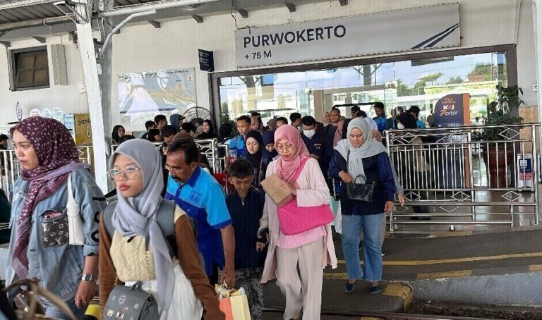 Perjalanan kereta api di Daop 5 Purwokerto mengalami lonjakan jumlah penumpang selama masa libur Idul Adha 2025, Minggu (8/6).(Dok Humas)