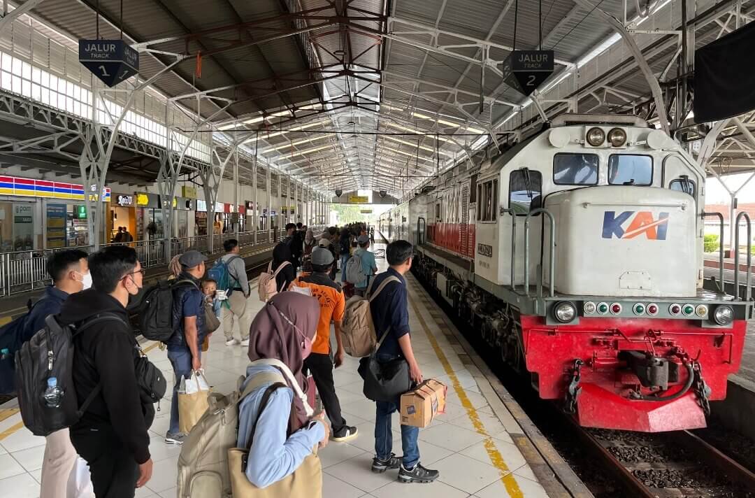 Penumpang kereta di wilayah Daop 5 Purwokerto pada hari terakhir libur panjang Iduladha 1446 H.(Dok Humas)