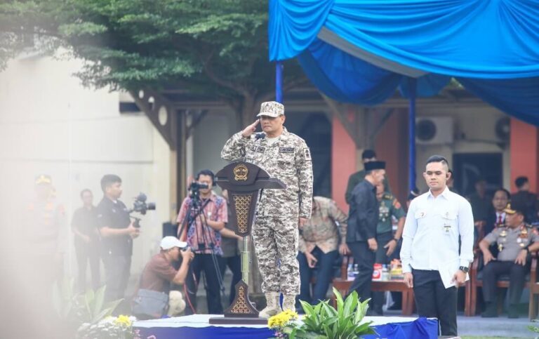 Gubernur Jateng Ahmad Luthfi membuka kegiatan “Manunggal Leadership Retret: Ngopeni Nglakoni Jawa Tengah” di Lapangan BPSDMD Provinsi Jateng, Selasa (10/6).(Dok Humas)
