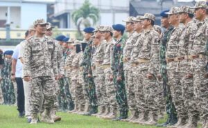 Gubernur Jateng Ahmad Luthfi membuka kegiatan “Manunggal Leadership Retret: Ngopeni Nglakoni Jawa Tengah” di Lapangan BPSDMD Provinsi Jateng, Selasa (10/6).(Dok Humas)