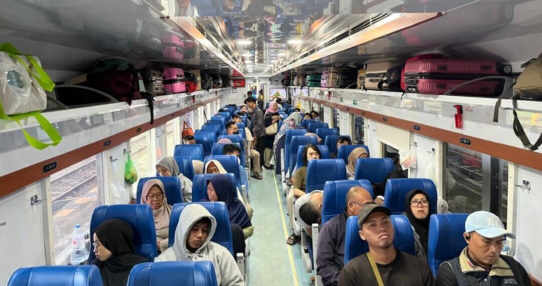 KA Sancaka Utara rute Cilacap–Surabaya mencatat okupansi hingga 103 persen selama masa libur Iduladha 1446 H, yakni pada 5–9 Juni 2025.(Dok Humas)